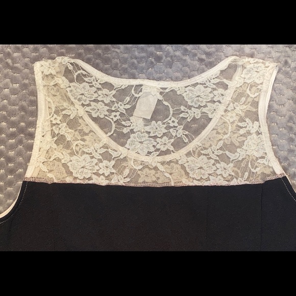Adorable black and white lace and flare top size XL - Picture 6 of 9